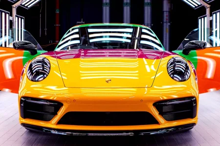 Mobil dengan Bodi 'Hidup': Teknologi Paint & Panel yang Bisa Berubah Warna, Menyembuhkan Goresan Ringan, dan Beradaptasi dengan Cuaca.