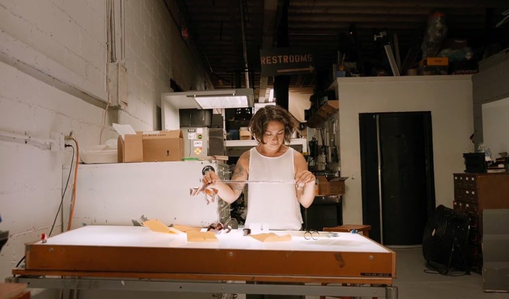 Foto Digital Mulai Ditinggalkan: Fenomena 'Analog Renaissance' 2026, Saat Generasi Muda Rela Bayar Mahal untuk Hasil Foto yang 'Tidak Sempurna