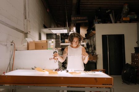 Foto Digital Mulai Ditinggalkan: Fenomena 'Analog Renaissance' 2026, Saat Generasi Muda Rela Bayar Mahal untuk Hasil Foto yang 'Tidak Sempurna