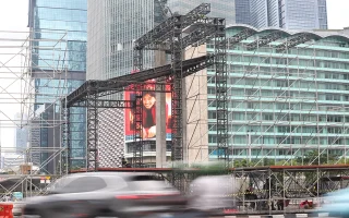 Memotret Jiwa yang Hilang: Saat Tren Fotografi Lidar Jalanan di Jakarta Oktober 2026 Menghasilkan Potret Aura Hologram 3D Tanpa Wajah Fisik