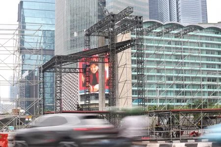 Memotret Jiwa yang Hilang: Saat Tren Fotografi Lidar Jalanan di Jakarta Oktober 2026 Menghasilkan Potret Aura Hologram 3D Tanpa Wajah Fisik